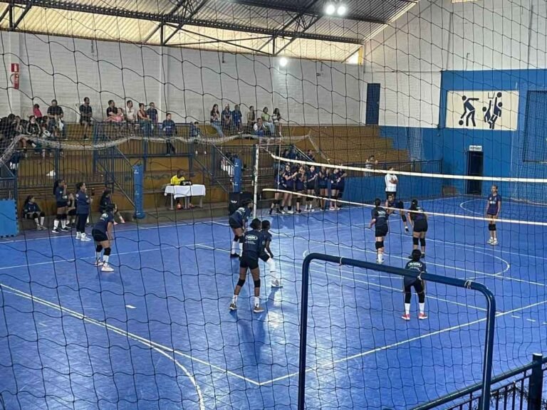 Jovens atletas de São Gonçalo vivenciam integração e aprendizado em festival de vôlei regional