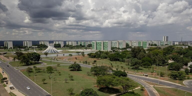 Auxílio-alimentação de servidores públicos federais sobe para R$ 1.192