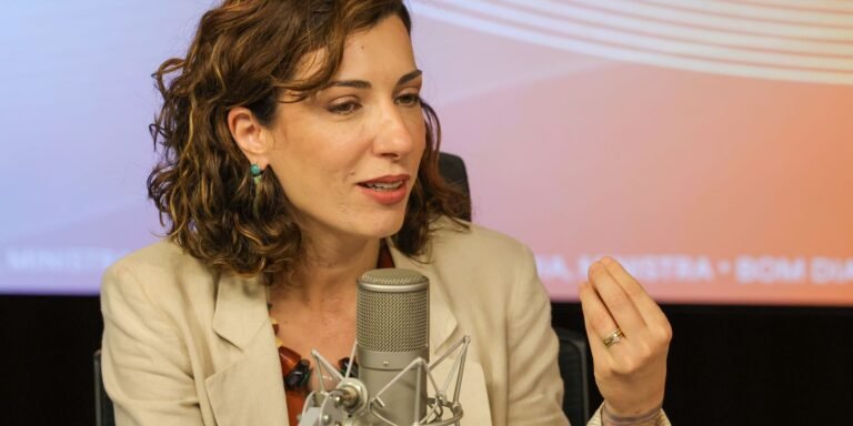 Mulheres agregam diversidade na mesa do trabalhador, diz ministra