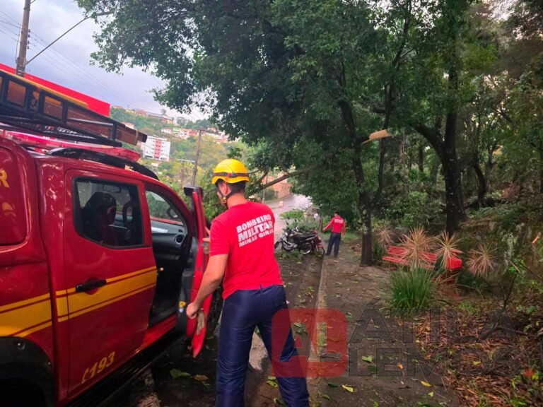Chuvas mobilizam Bombeiros e causam diversos transtornos em Itabira