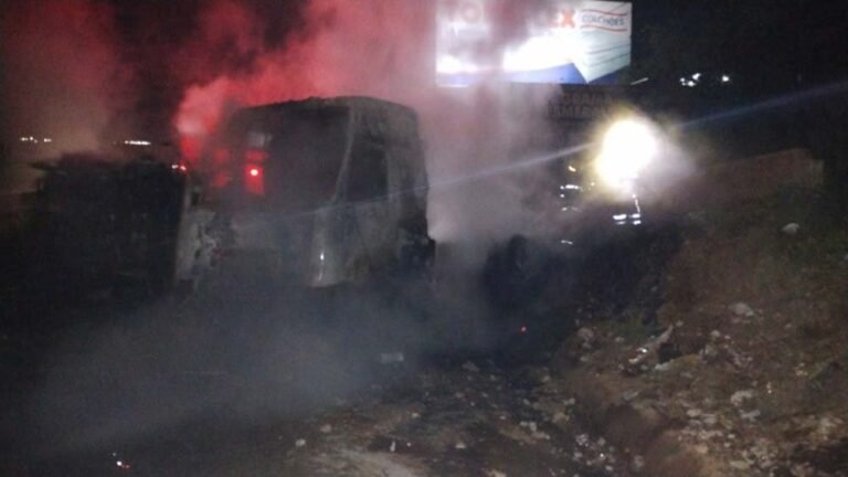 Veja fotos; Grave acidente na BR-381 envolve caminhão e motocicleta e deixa três feridos em Sarzedo