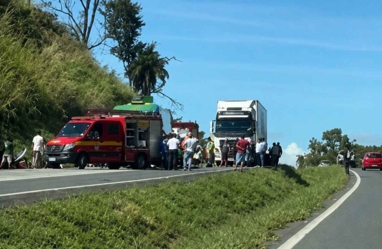 Sete Lagoas; Acidente entre ônibus intermunicipal e caminhão deixa oito feridos na BR-040