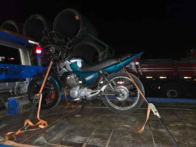 Fiscalização de trânsito em João Monlevade resulta na remoção de motocicleta com múltiplas irregularidades