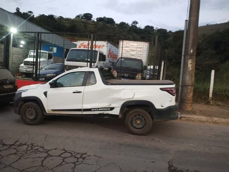 Motociclista fica ferido após colisão com Fiat Strada na Avenida Armando Fajardo, em João Monlevade