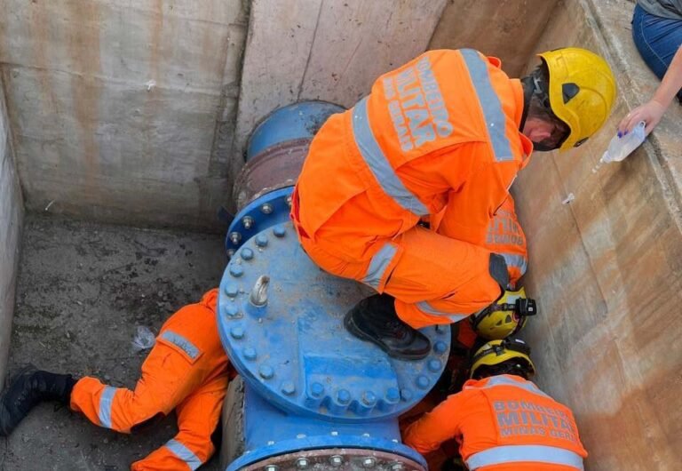 Bombeiros e Samu resgatam vítima de queda em estação de tratamento de esgoto em João Monlevade
