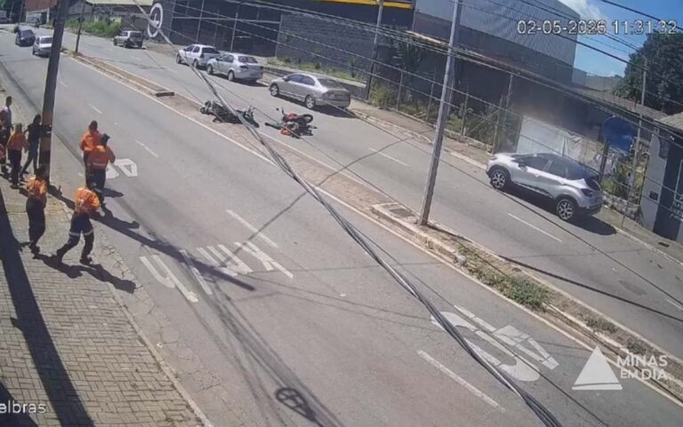 Vídeo; Duas motos colidem em frente ao Sevor e deixam feridos em João Monlevade