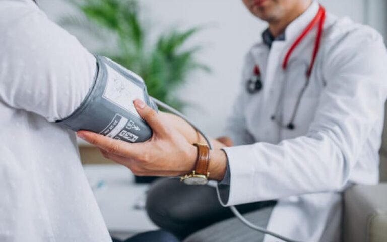 MAIO VERMELHO  Saúde de São Gonçalo do Rio Abaixo leva orientações sobre saúde cardiovascular e neurológica à população