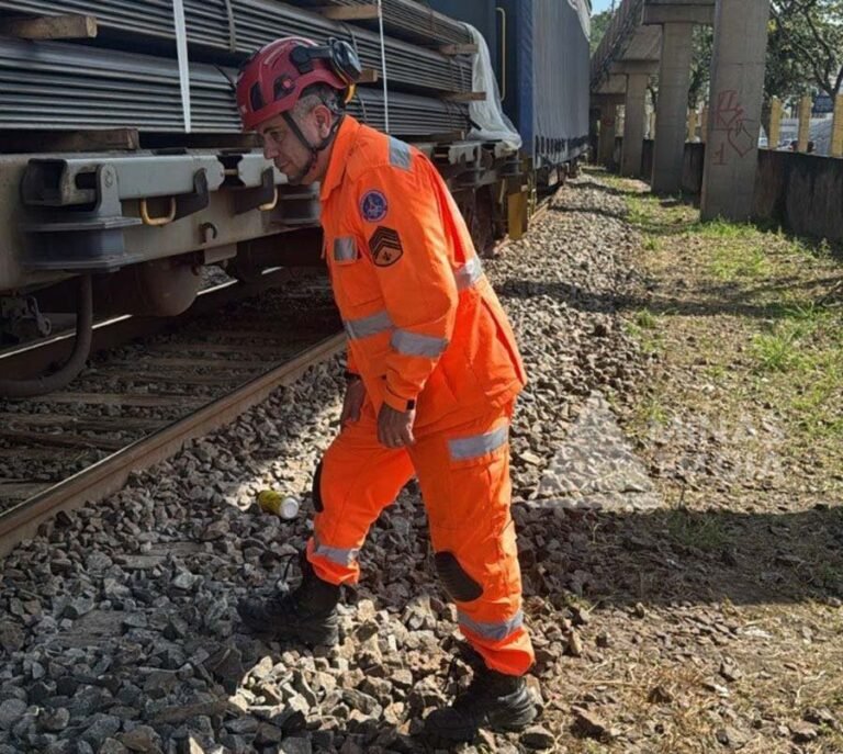 Jovem fica em estado grave após ser atropelado por trem em Minas
