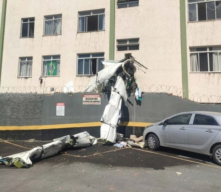 Vídeo; Queda de avião bimotor atinge prédio e mobiliza socorro no Bairro Silveira, em Belo Horizonte