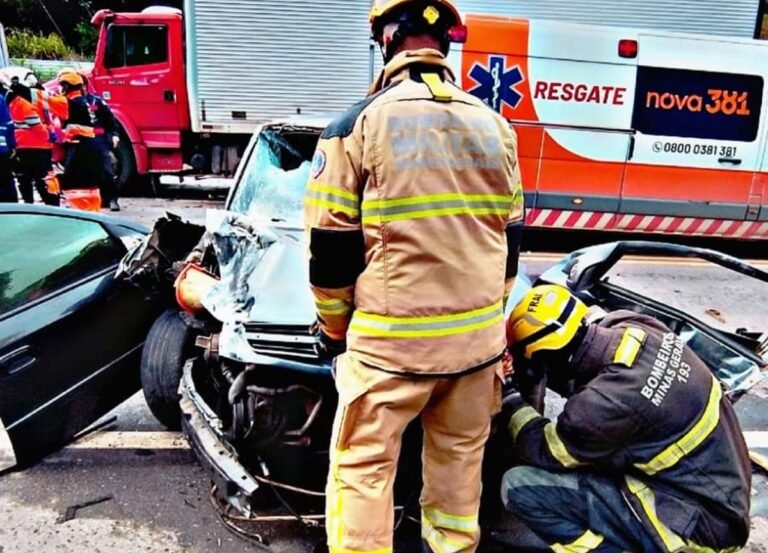 Acidente envolvendo carro, motocicleta e caminhão deixa um morto na BR-381 em Nova Era