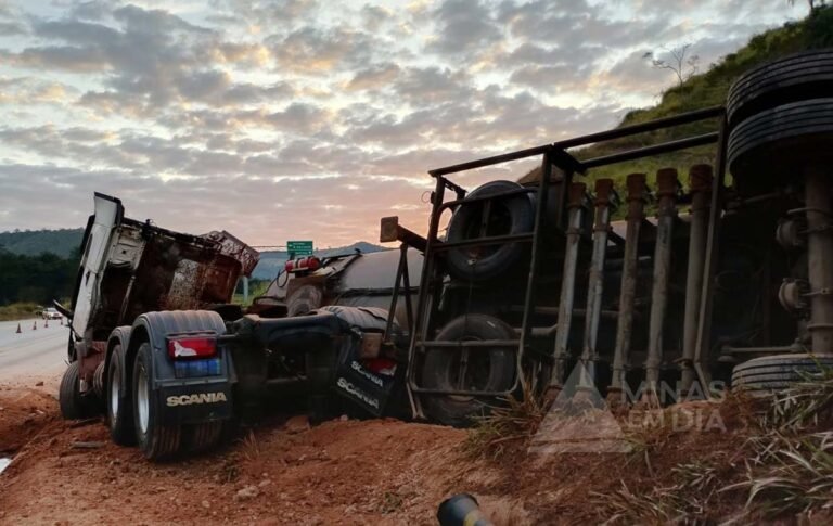 BR-381; Carreta com 46 mil litros de combustível tomba e provoca vazamento em Antônio Dias