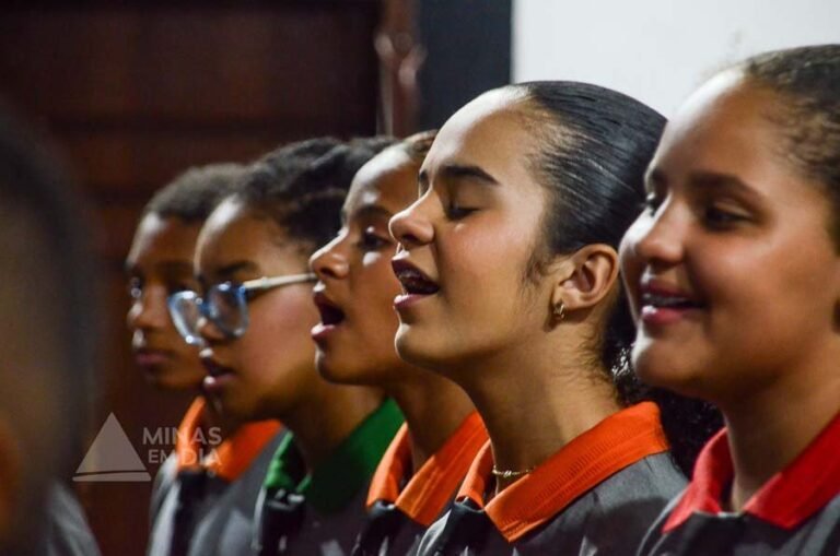 Coral Monlevade EnCanto celebra primeiro aniversário com concerto emocionante no Centro Educacional de João Monlevade