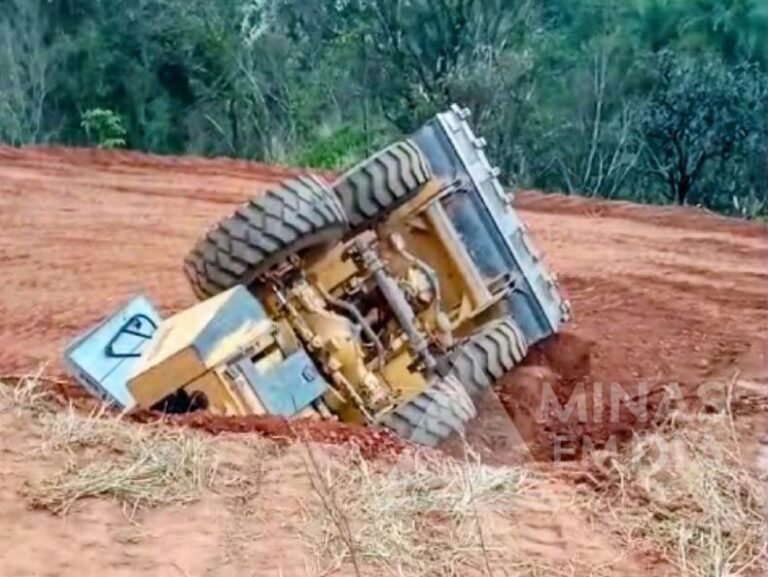 Homem fica gravemente ferido após ser atropelado por trator que capotou