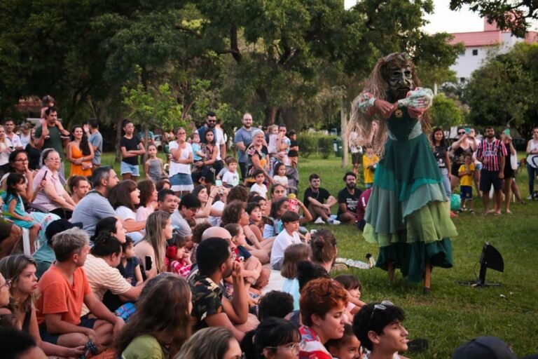 Espetáculo de rua “Mbaé’Tatá” abre 16ª temporada do programa Diversão em Cena em Bela Vista de Minas