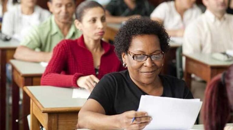São Gonçalo do Rio Abaixo realiza pesquisa para implantação da Educação de Jovens e Adultos