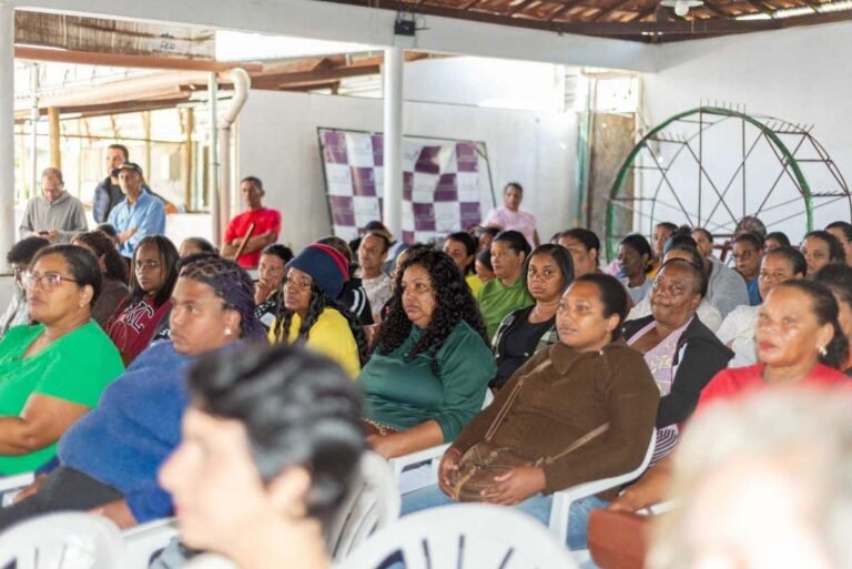 Projeto Acolher e Transformar beneficia 65 famílias com cursos gratuitos em São Gonçalo do Rio Abaixo