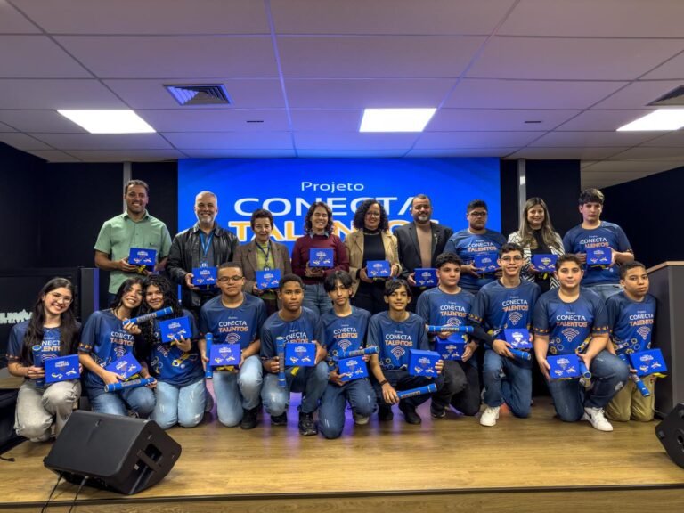 Conecta Talentos forma primeira turma de Robótica e prepara jovens para os desafios do futuro
