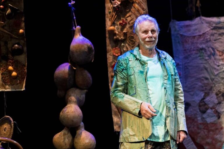 Teatro em Movimento celebra 25 anos em Itabira com Jonas Bloch e o seu espetáculo “Delírio”