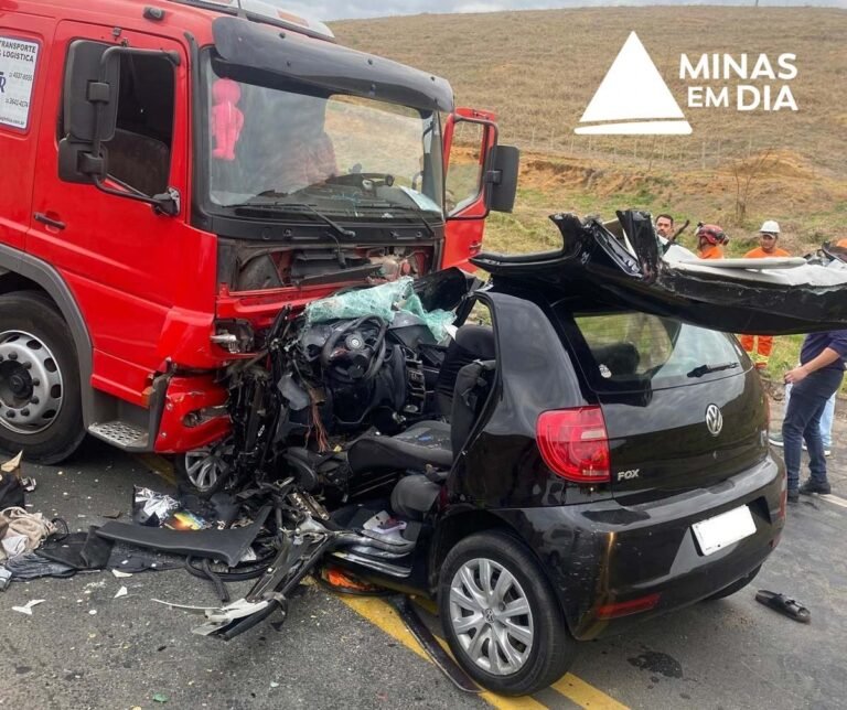 Colisão frontal entre carro e caminhão deixa casal morto e filho gravemente ferido na BR-116