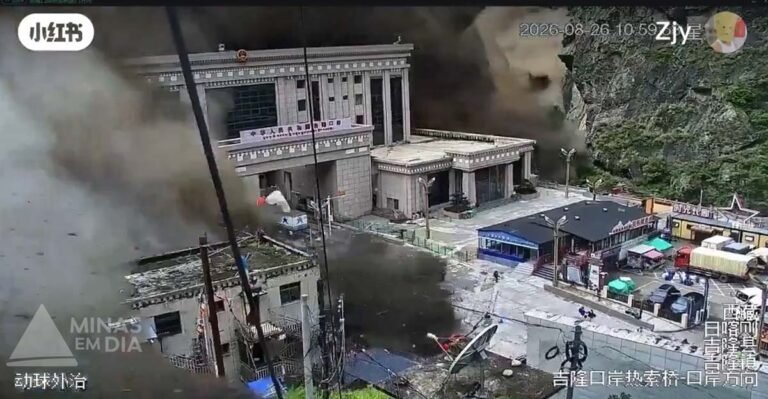 Vídeo; Enchente devastadora deixa dezenas de mortos e centenas sem contato no Nepal