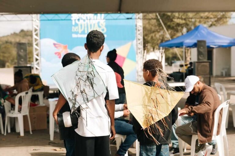Céu de São Gonçalo do Rio Abaixo ganha cores e criatividade com Festival de Pipas