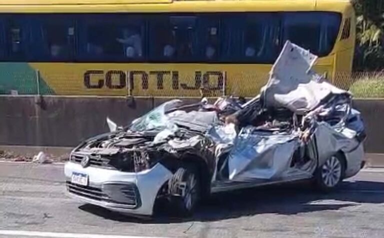 Vídeo; Mãe e filho de Belo Horizonte morrem após passarela desabar sobre carro na BR-381
