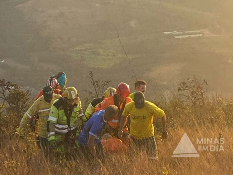 Mulher cai durante voo de parapente e fica ferida no Topo do Mundo em Minas
