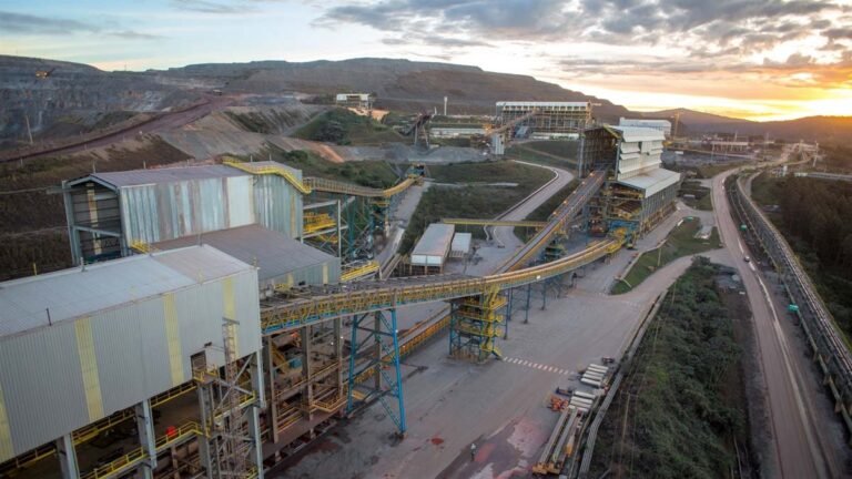 Vale e ABB firmam aliança estratégica para acelerar transformação digital nas operações de minério de ferro no Brasil