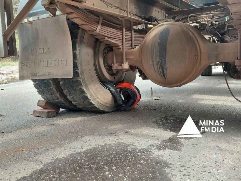 João Monlevade; Jovem de 19 anos fica ferido após colisão entre motocicleta e caminhão na entrada do Forninho